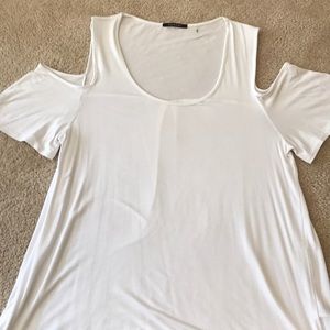 Cold shoulder scoop neck loose fitting top.
